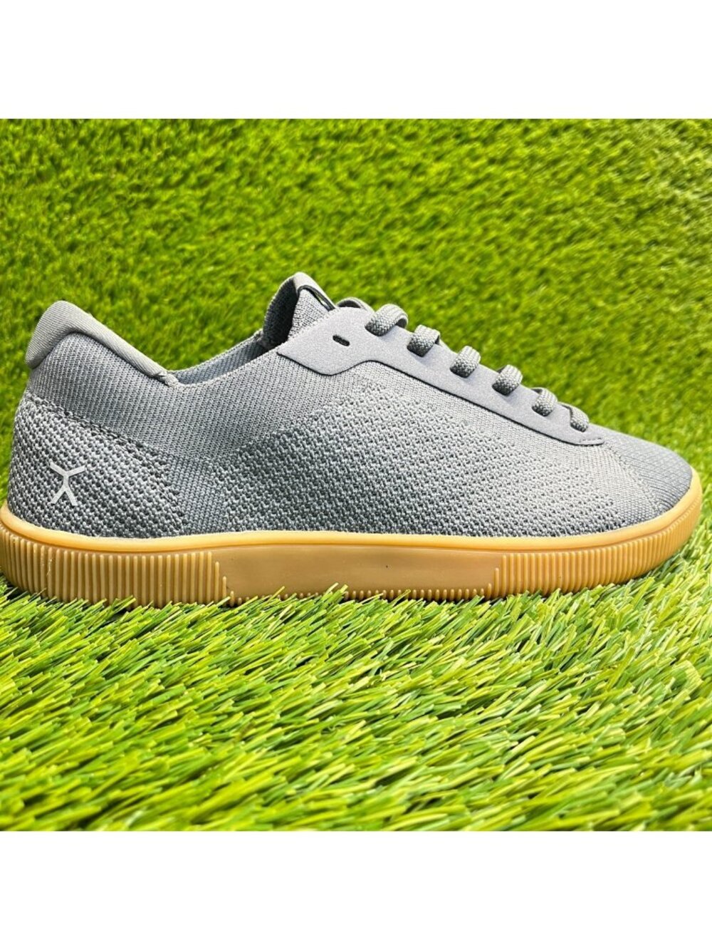 Flux Footwear Adapt Trainer Gray Gum Womens Size 8 Athletic Knit Shoes Sneakers